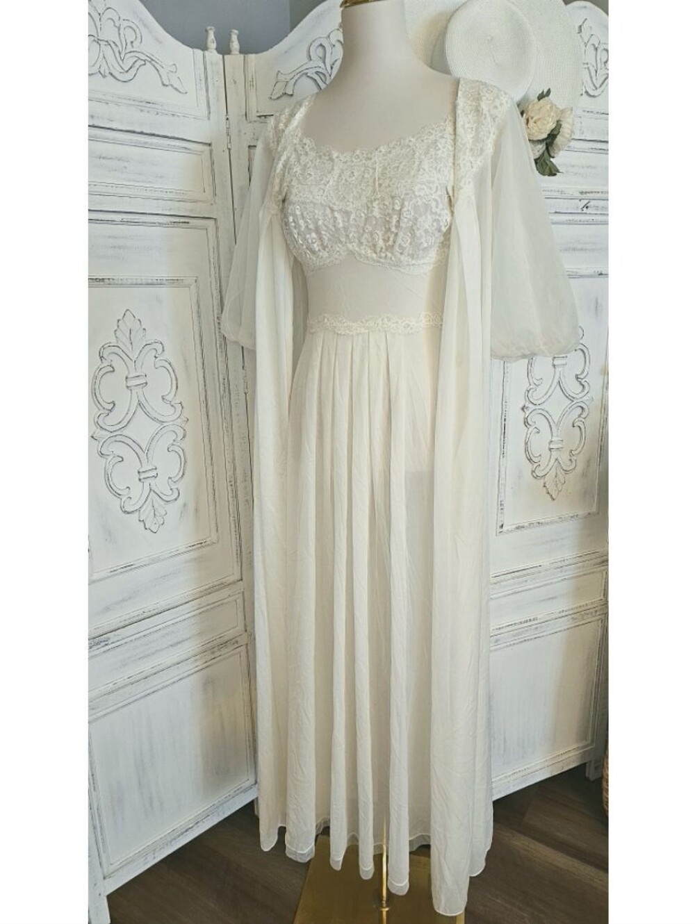 Vintage Southern Belle Bride Off White  Peignoir &  Puff Sleeve Nightgown Set
